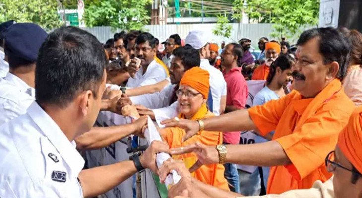 কলকাতায় বাংলাদেশ মিশন ঘেরাওয়ের চেষ্টা, পুলিশের বাধা